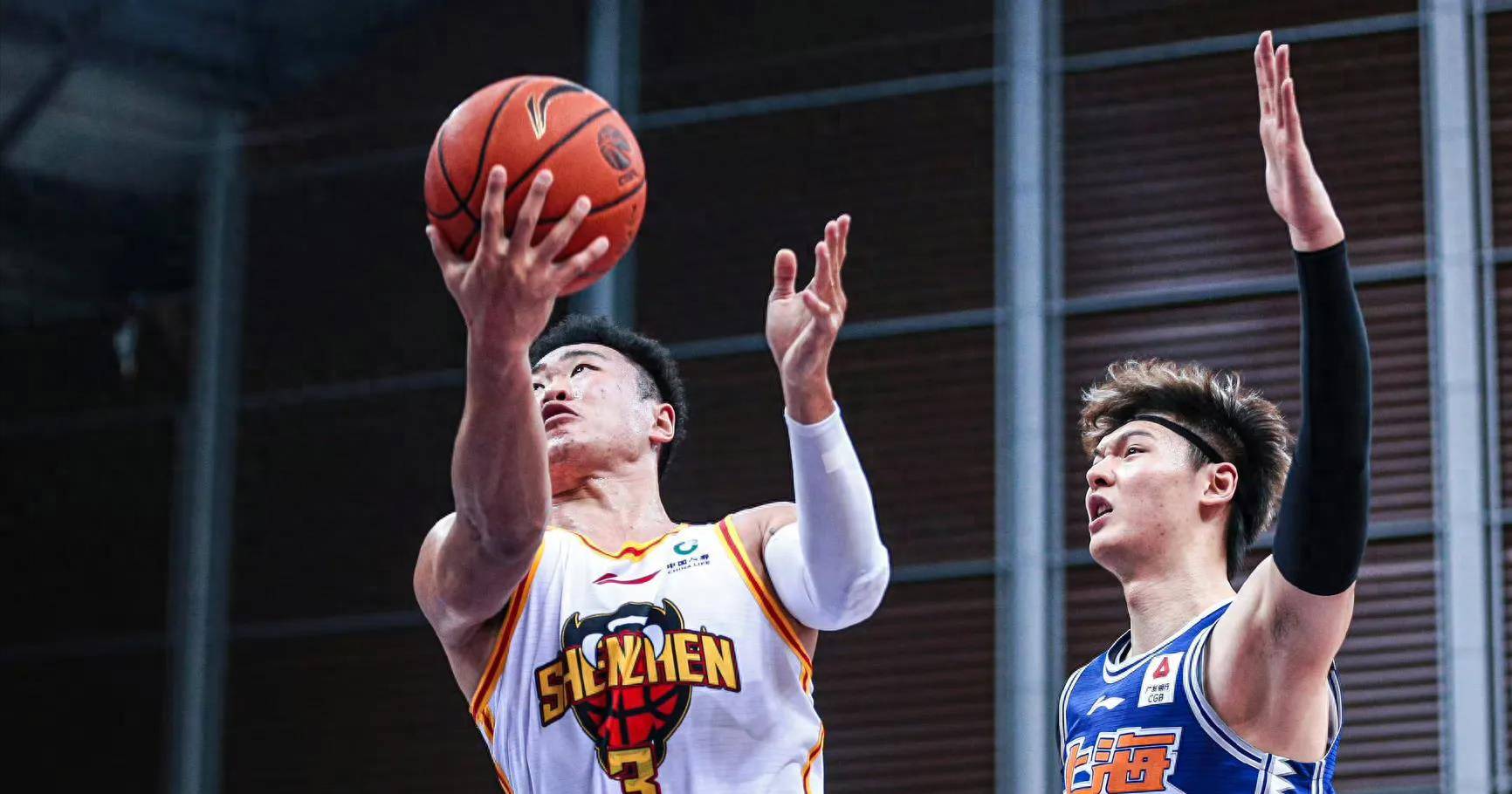 广东队力克福建队，王哲林统治全场