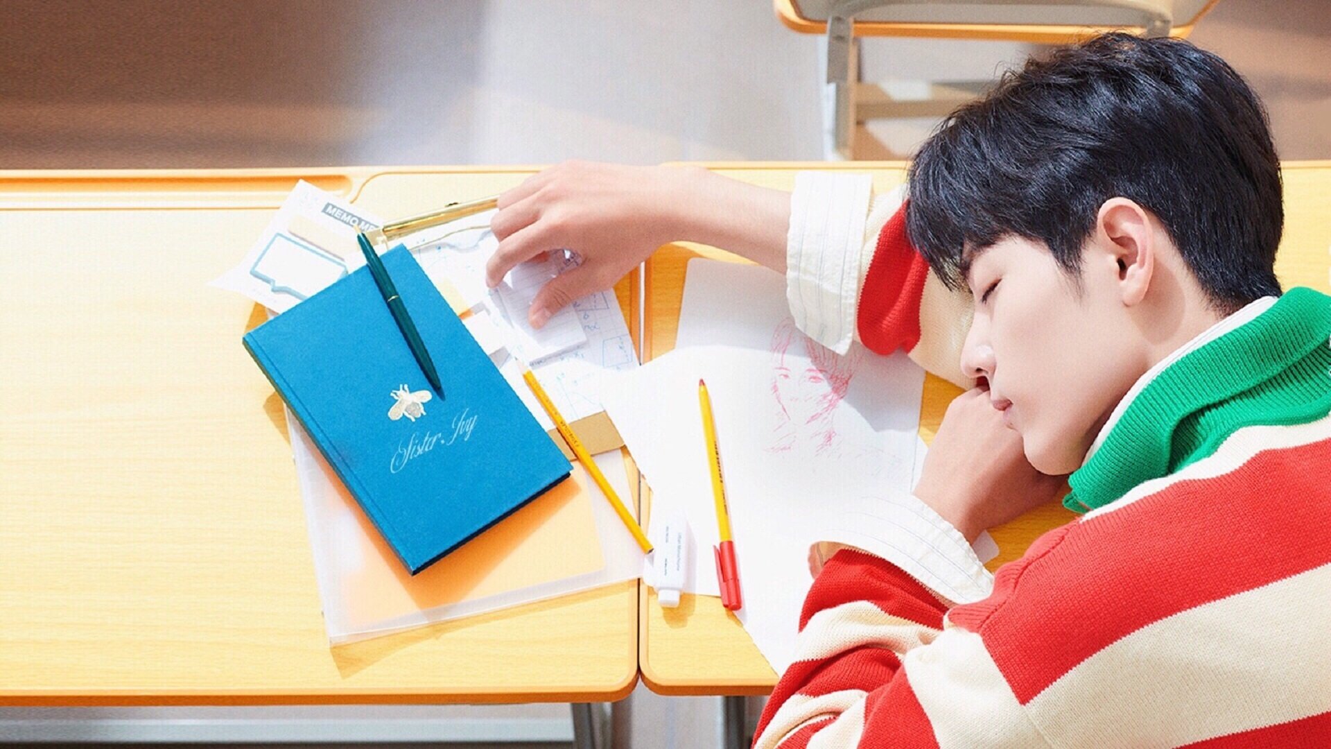 脚踩油门，心向绿茵，当阿圭罗在F1街道赛之夜接管末节